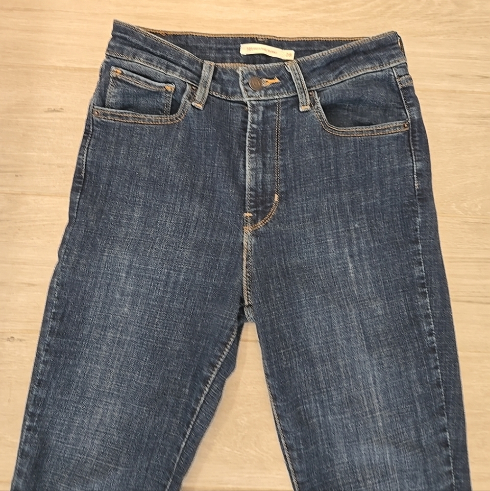 Levi Strauss Women's Dark Wash 721 High-Rise Skinny Jeans Size 28